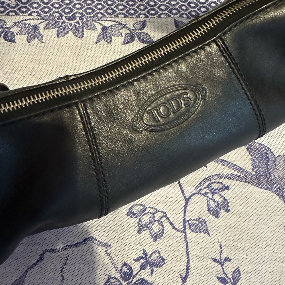 Tod’s Barrel Shoulder Bag - Picture 4 of 4